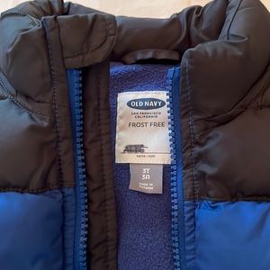 Old navy, puffer vest, fleece lined, frost free. 3T.